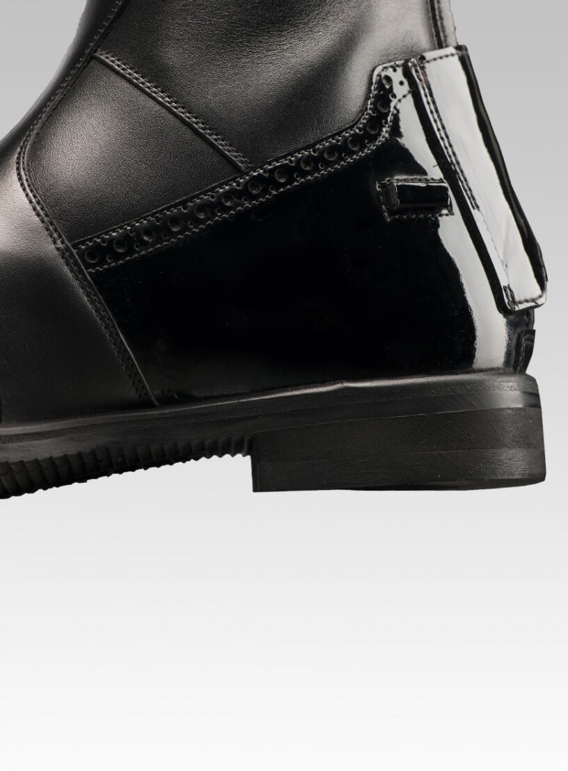 Bottes Tucci Marilyn avec détails vernis et perforés